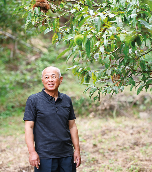 「『あなたは素晴らしい神の子です。ありがとうございます』と、道行く人たちを祝福しながら通勤しています」と語る和氣さん。自宅の庭で（写真／遠藤昭彦）