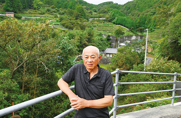 自宅は山間の小高い場所にある（写真／遠藤昭彦）